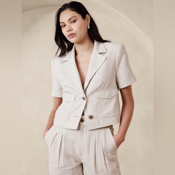 Banana Republic Jackets & Blazers - Banana Republic Herringbone Cropped Blazer in Neutral Stripe